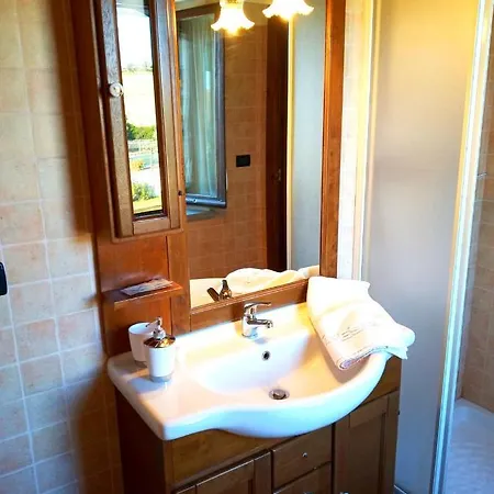 Apartment One Bedroom Appartement With Shared Pool And Wifi At Montecarotto *